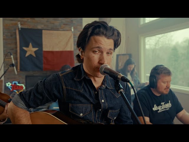 Drake Milligan – She’s All I Got (Living Room Sessions)