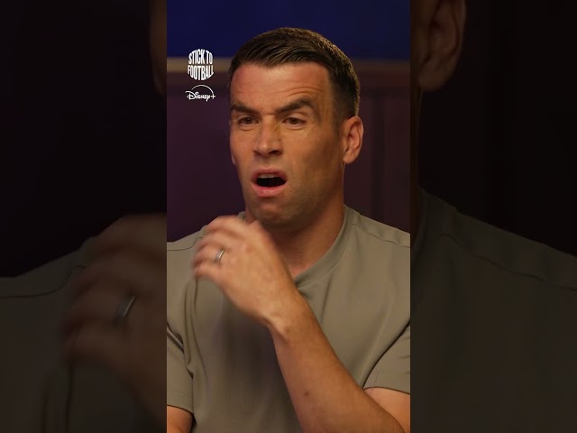 Seamus Coleman took one for the team... only for nobody to back him up! 😂