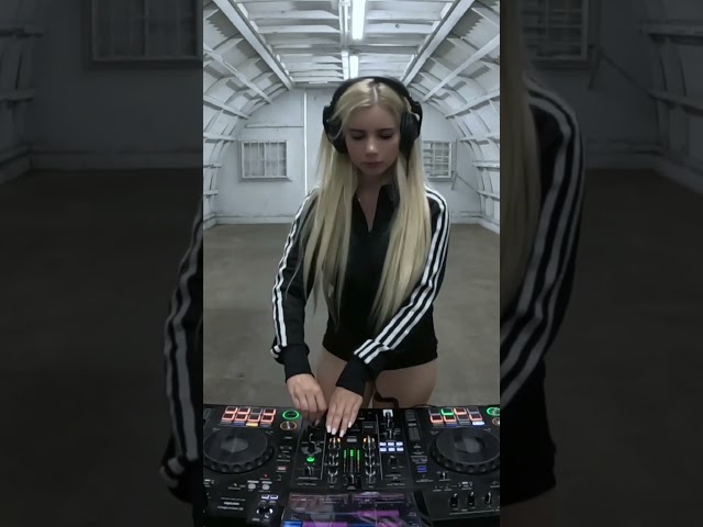 let’s groove! #techno #joannakuchta