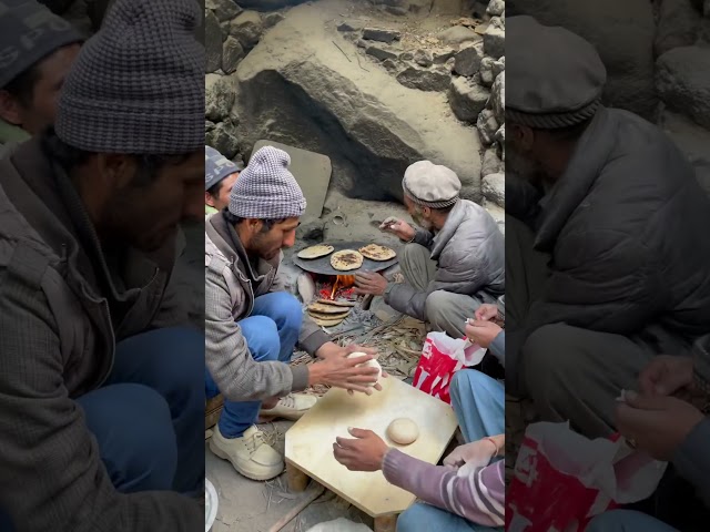 Balti people baking bread on K2 trek in Baltistan | #K2Trek #BaltiPeople #shorts