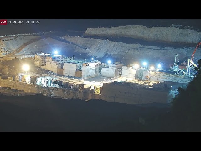 Semeru BOOMS as Workers Build Massive Lahar Barrier Below the Volcano