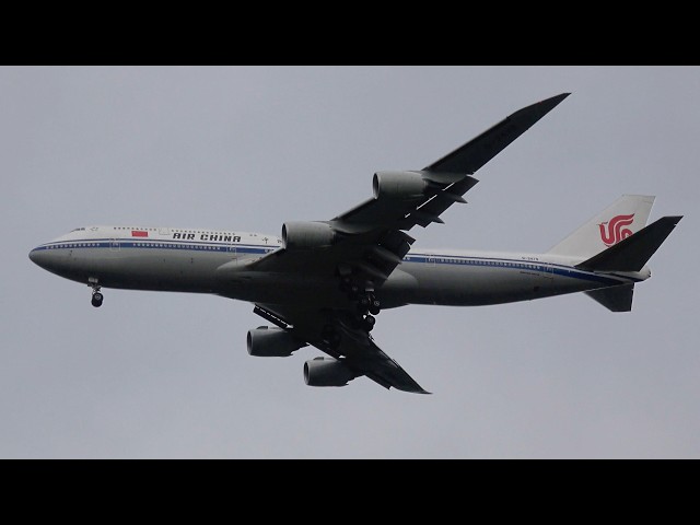 President Xi Jinping arrives in Washington D.C. with military flyover