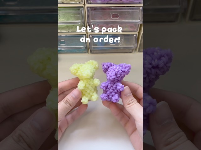 Gummy bears 🐻 #rainbowloom #smallbusiness #packingorders