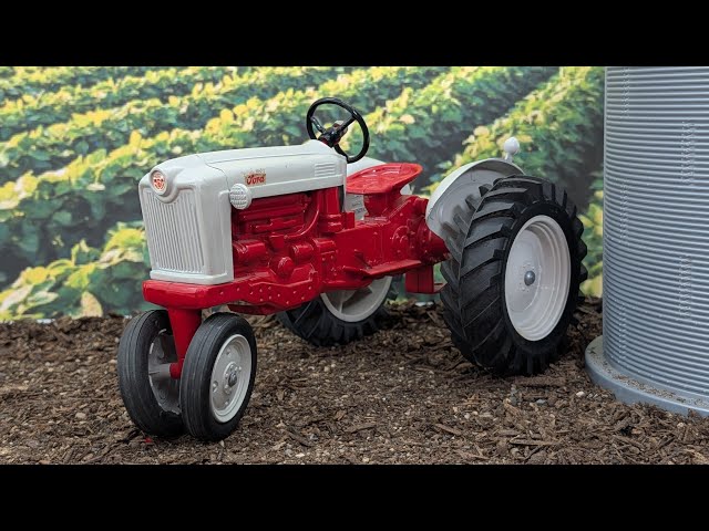 Scale Models 1/12 Classic Ford Tractor 