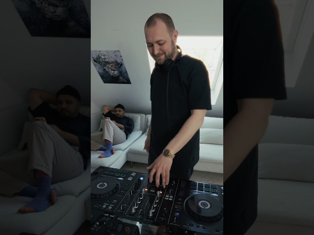 Alex from @indialman dropping heat with this Big Fi Dem Asau Bootleg! #ukg #ukbass #140 #dubstep