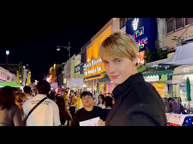 6β6β/198cm male model in public