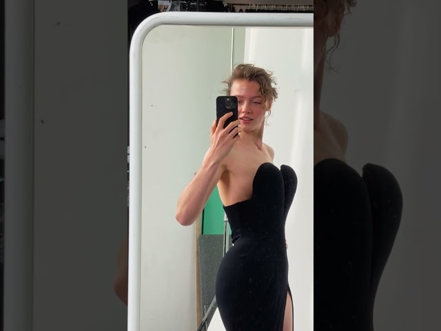 A moment for the dress.