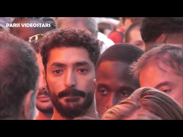 Sneazzy arrive à l'avant premiere de Kraken @ Paris le 15 septembre 2026