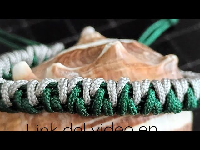 Two-Color String Bracelet #macrame #stringbracelets