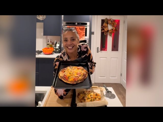 Easy Flatbread Pizzas Using What I Have | Pantry Challenge 🍕