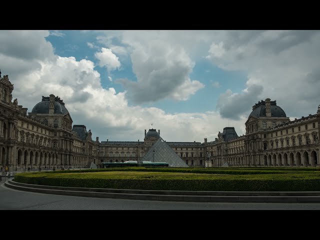 4K Hyperlapse of The Louvre in Paris