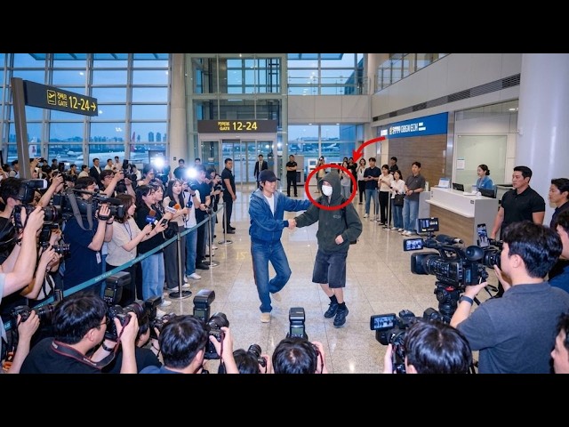 BTS Arrives in Korea!Jungkook BTS & Jin Immediately Perform This Dance in Front of Airport Reporters