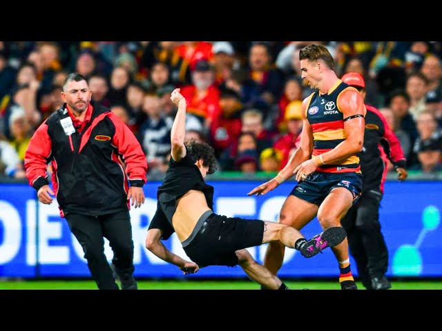 AFL CRAZIEST Pitch Invaders