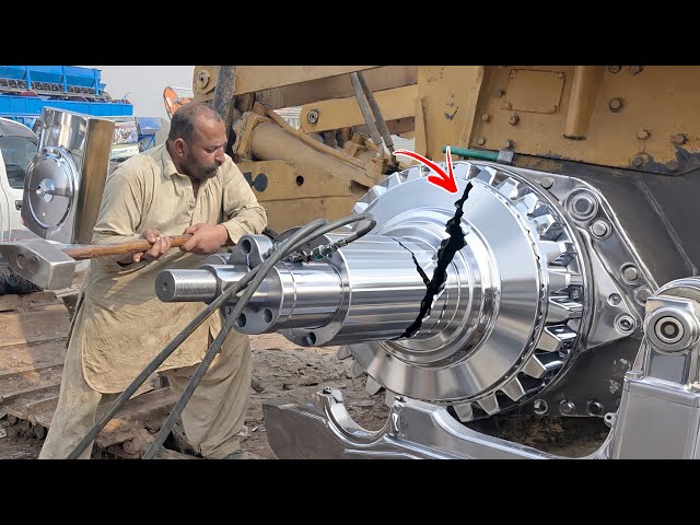 Incredible Caterpillar Final Drive Failure 😱 |Completely Destroyed Sprocket & Internal Gears Rebuild