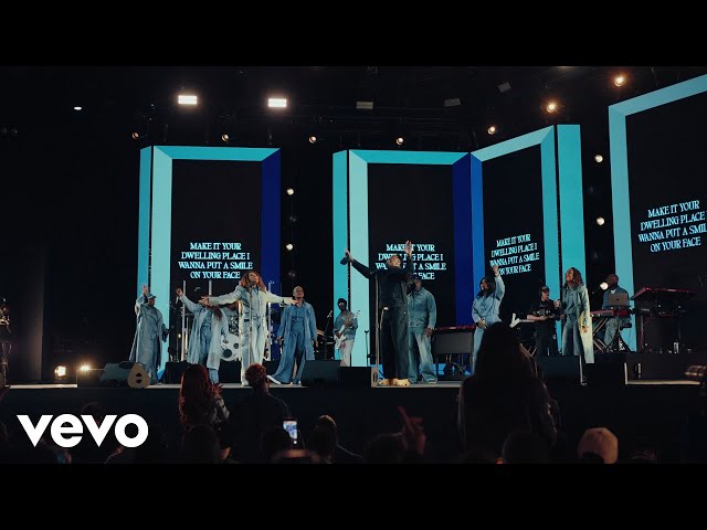 Tasha Cobbs Leonard, Jonathan Nelson - Smile / What A God (Live)