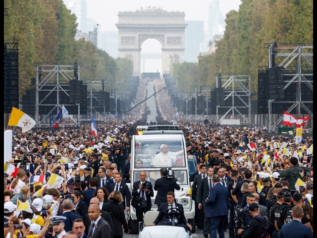 4K Pope Leo Rides Through Paris in Popemobile as Huge Crowds Gather for Open-Air Mass|Sept. 26, 2026
