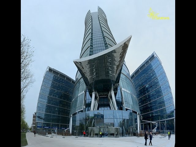 Warszawa widziana z 46 piętra Warsaw Spire. Dachy Warszawy.
