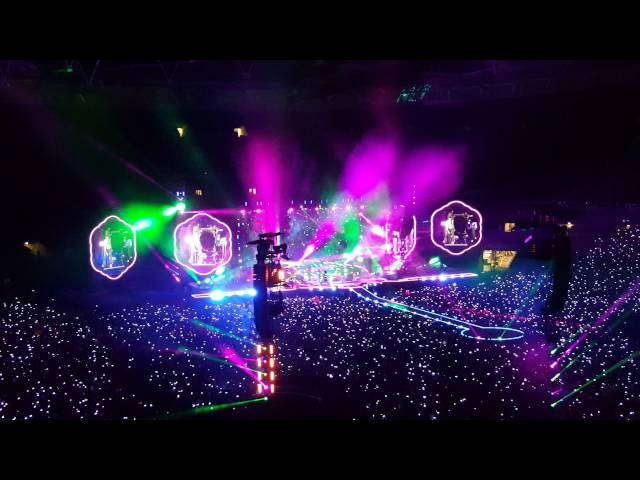 Coldplay - Sky Full Of Stars live at Wembley 2016 (4K)