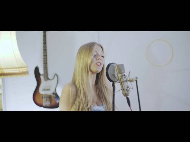 Becky Hill & Matoma - False Alarm (Becky Hill Live Session)