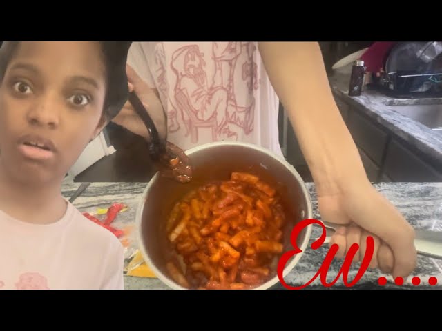 I tried making tteokbokki with no instructions ￼ ￼