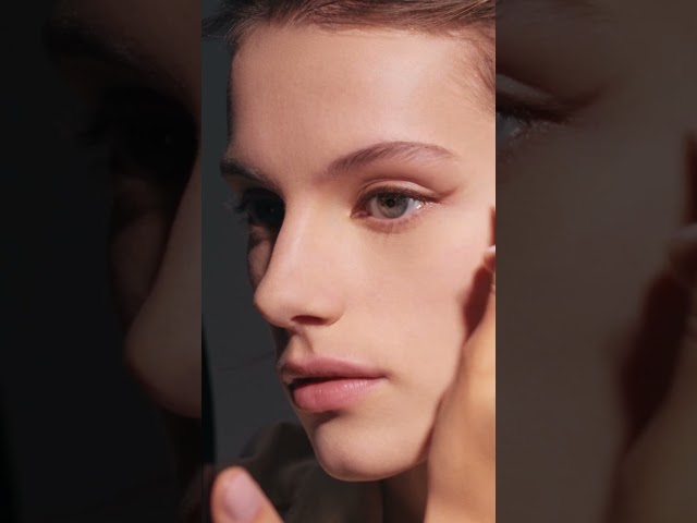 The New Smoky look from the COCO MADEMOISELLE MAKEUP COLLECTION.