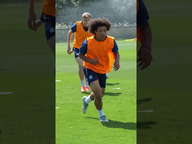 Checking in on our U19 lads as they train with the first-team #leagueone #wycombewanderers