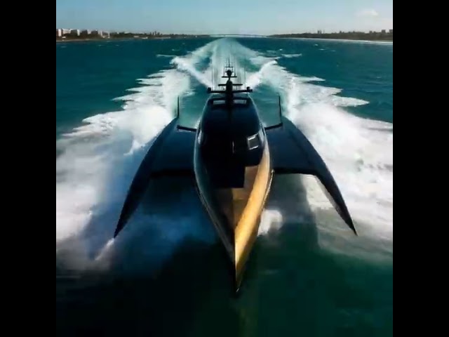 Trimaran speeding