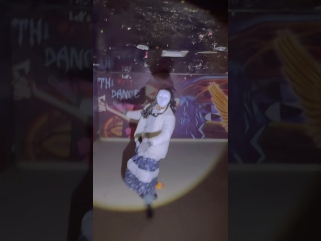 Serbian Dancing Lady vs Parkour In moll￼ house with dancing lady