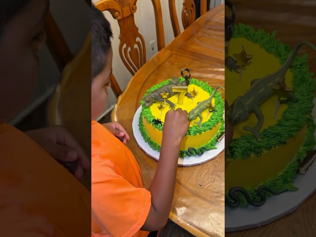 Let’s Decorate a Reptile Cake 🐍    #shorts #shortvideo #kids