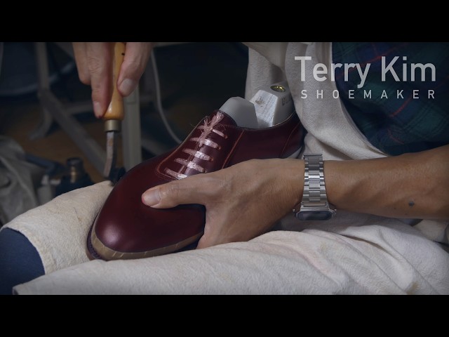 Making Plain Toe Oxford Shoes from Burgundy Leather