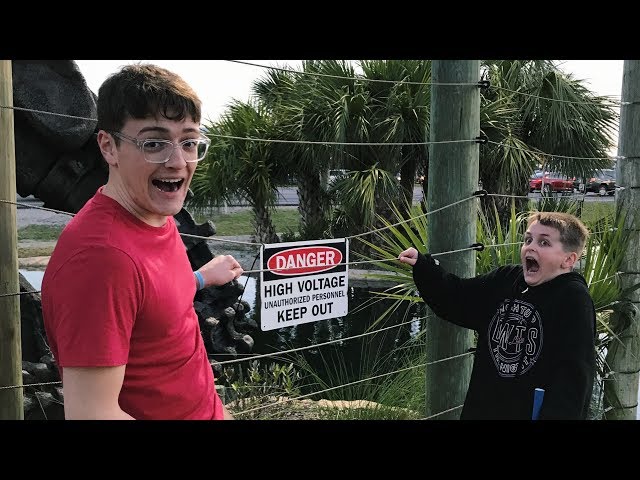 I HAVE NO GOOD TITLE FOR THIS VLOG SO HOPEFULLY YOU'LL WATCH THIS ANYWAYS BECAUSE IT'S COOL!!