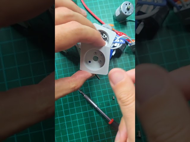 🍑 Minisumo V2: We've changed the gearbox! 🍑 More speed, less force #3dprinting #stm32