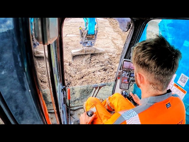 Plantforce KOBELCO Excavator with Leica 3D Machine Control