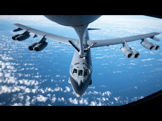 Incredible Footage of Refueling the B-52 Stratofortress In Flight