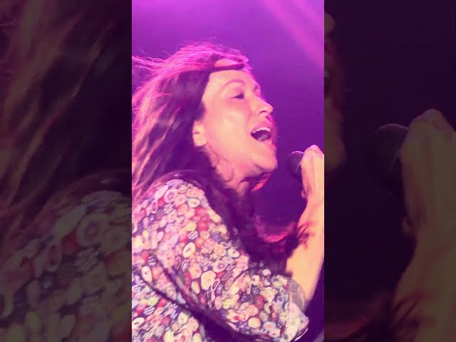 Alanis rocks You Oughta Know! (Live in NYC, 10-3-26) (4K HDR, HQ Audio)