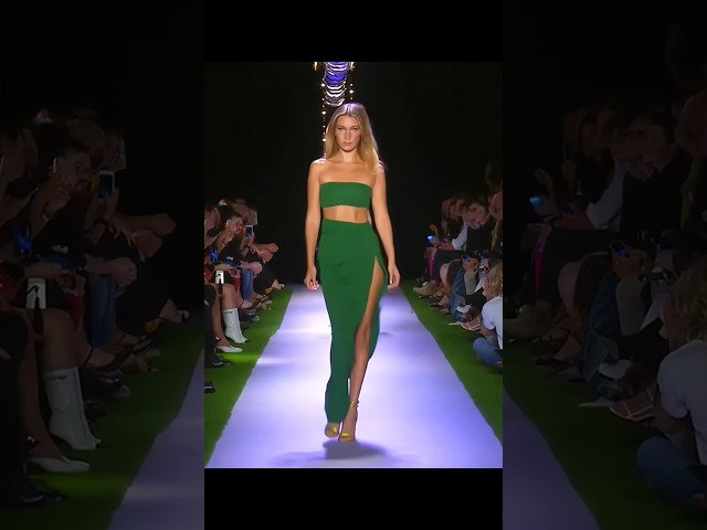 Bella & Grace 👑 Love Them both ❤️ | Bella Hadid & Grace Elizabeth Walk for Brandon Maxwell 2020 FW