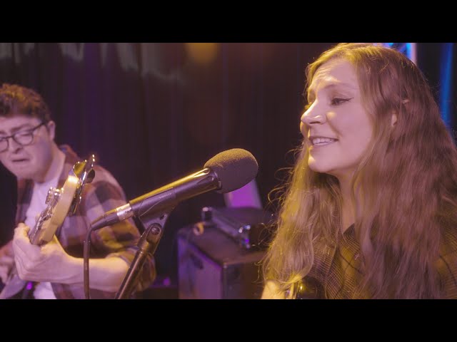 Tempted - Squeeze cover by Toni Lindgren feat. Reina del Cid, Josh Turner, Carson McKee