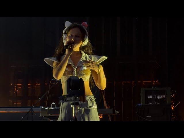Mallrat - Radio (Lana Del Ray Cover) Live Chicago 2026 Estrus Tour #tovelo #mallrat #chicago 
