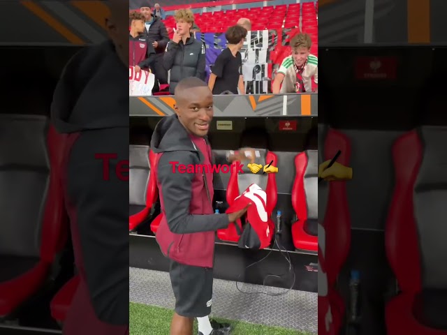 Only love: Moussa Diaby + #Bayer04 Fans 🖤❤️