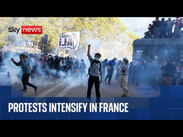 French students clash with police in Paris