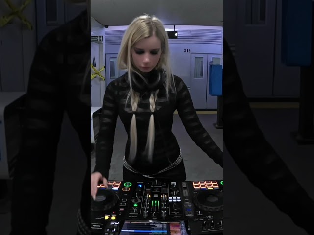 minimal techno in the subway #techno