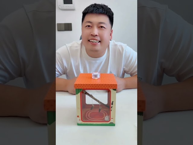 What is there in the box? Let me open it and see. Oh my god, there is a worm inside it.#short