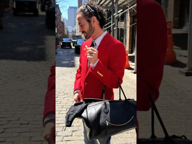 Marc Jacobs wearing the new Celine Luggage #celine #luggage age