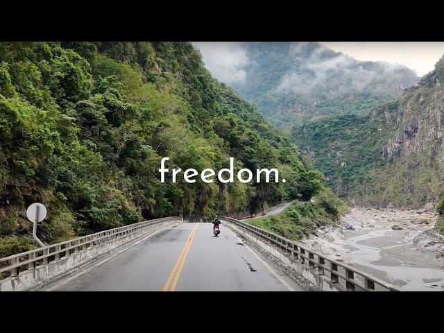 Flying Through Toroko Canyon (Scootering Taiwan)