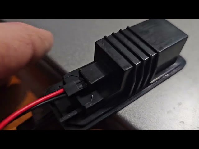 Fix a VW Golf number plate light with LED replacements from Aliexpress. 