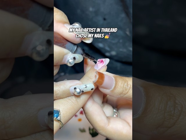 My nail artist chooses my design 💅🏻