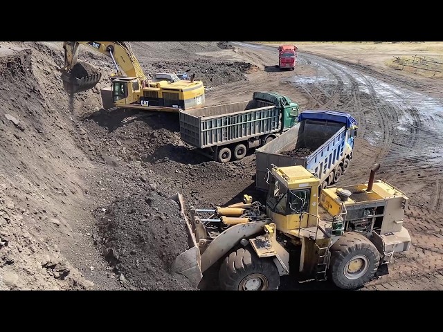 Caterpillar 385B Excavator & Caterpillar 988B Wheel Loader Loading Coal On Trucks
