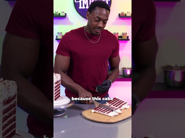 This cuts your cake into perfect pieces every time #cakedecorating #cakehacks