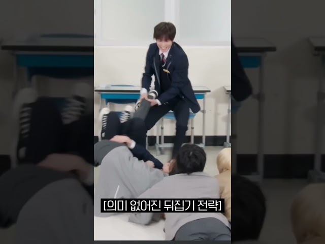 Taehyun showing off his strength 🔥🔥 #txt #taehyun #yeonjun #runjin