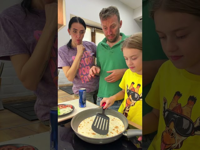 The Quick Beff tomato burger brought us together #easyrecipe #familymeal #hacks